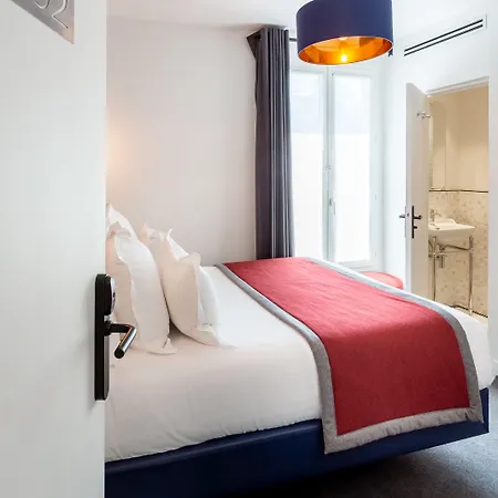 Clarisse Hotel
